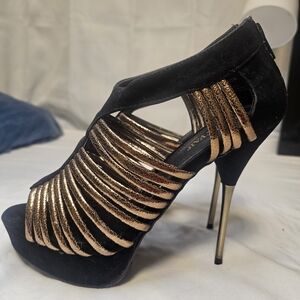 JustFab Black and Gold Stiletto Platform Size 8M 5 Inch Heel